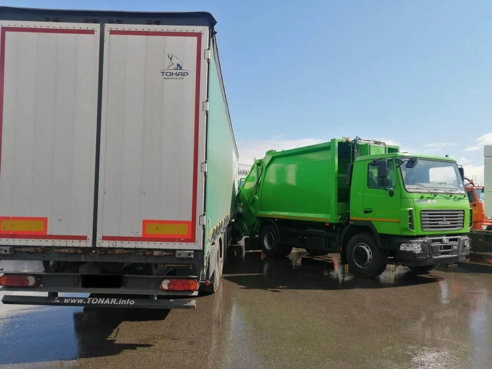 Водителя КамАЗа доставили в больницу
