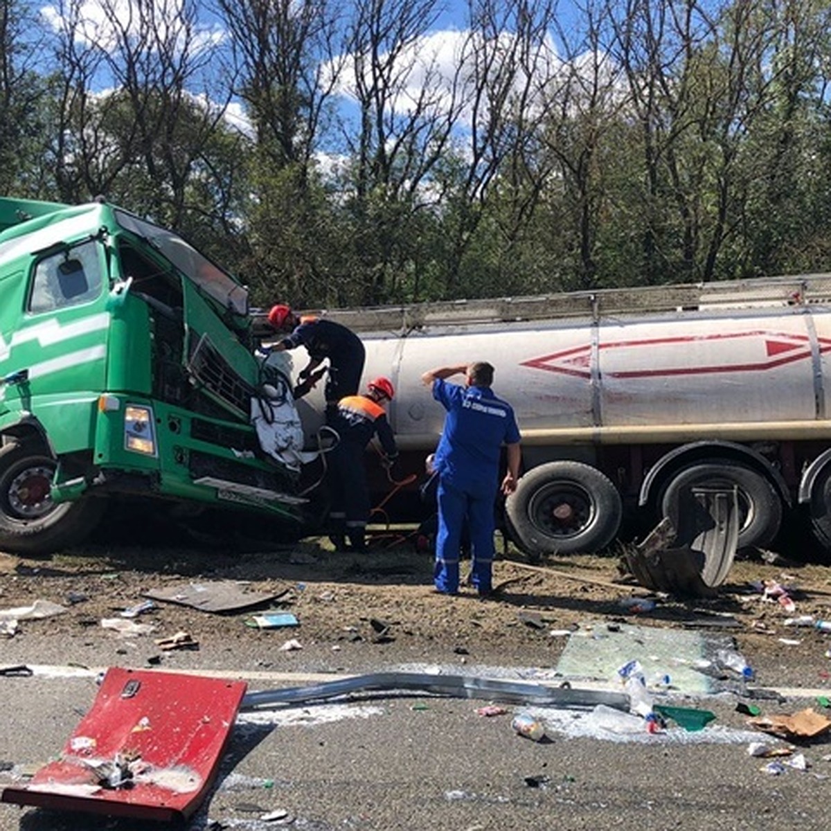 На Кубани в ДТП погибли два водителя столкнувшихся грузовиков - KP.RU