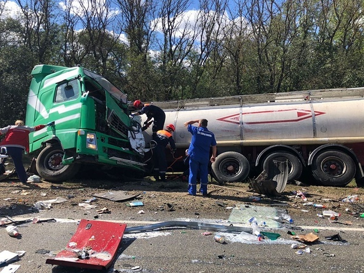 На Кубани в ДТП погибли два водителя столкнувшихся грузовиков - KP.RU