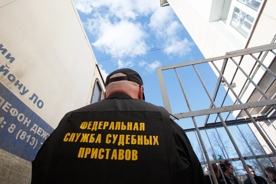 Мужчина задолжал более 300 тысяч рублей.