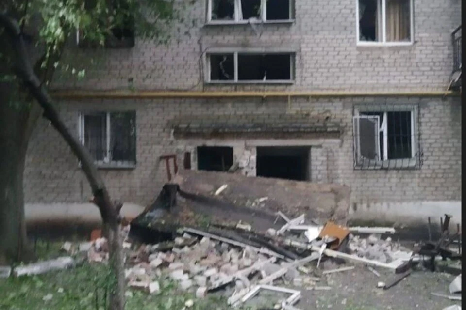 В результате удара украинских боевиков на территории донецкой больницы начался пожар