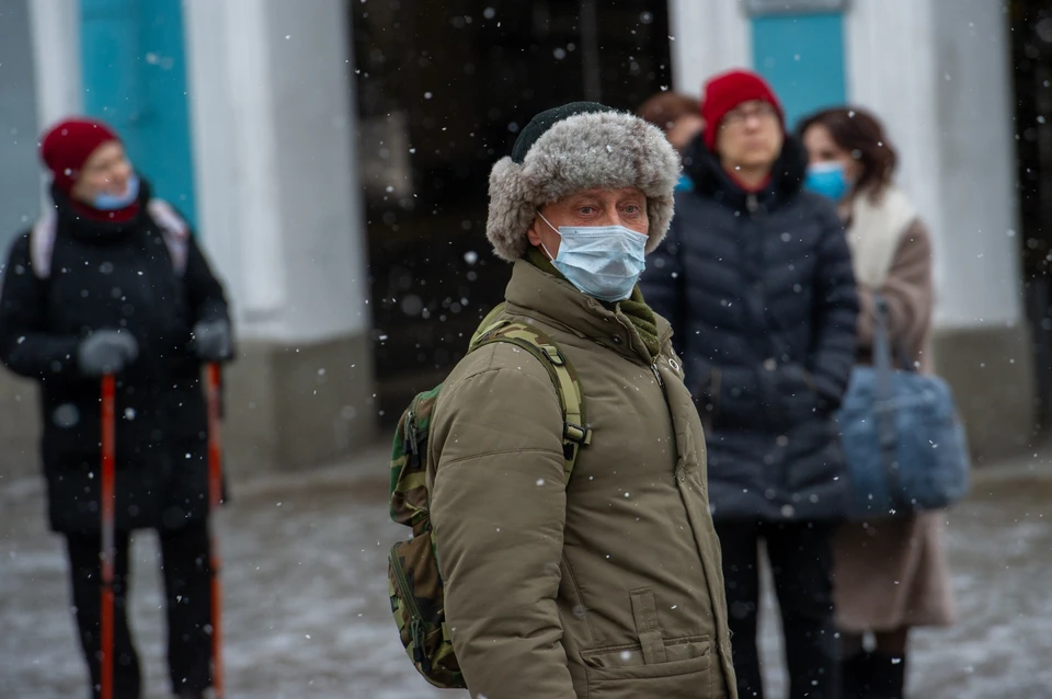 Более 30 тысяч жителей Петербурга болеют коронавирусом