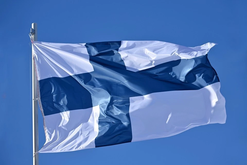 Финские экоактивисты пикетируют судно с российским газом