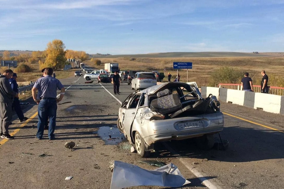 На юге Красноярского края столкнулись три автомобиля. Стоп-кадр видео