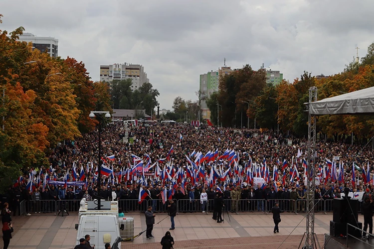 В Брянске митинг в поддержку референдумов на Донбасе посетили 20 тысяч человек