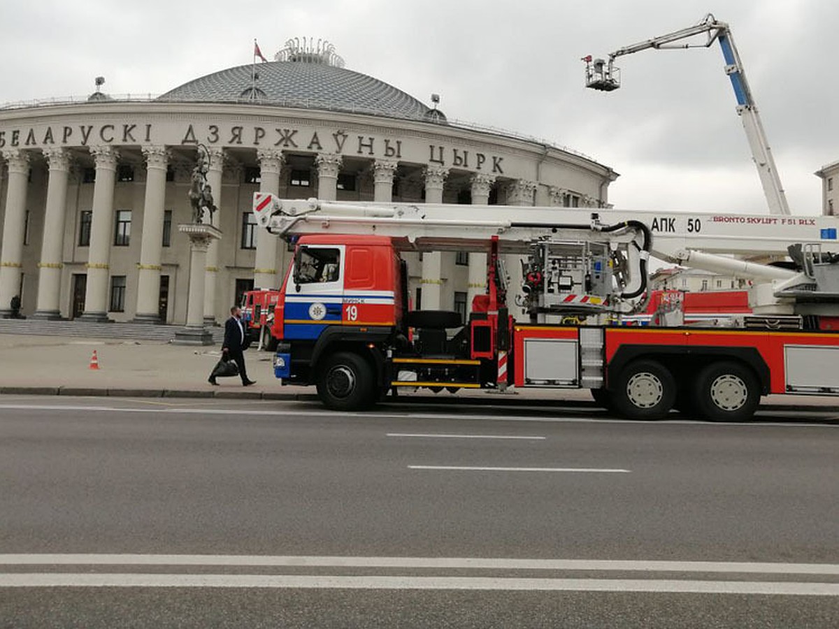 МЧС объяснило, что происходит в цирке, около которого стоит много пожарных  машин - KP.RU