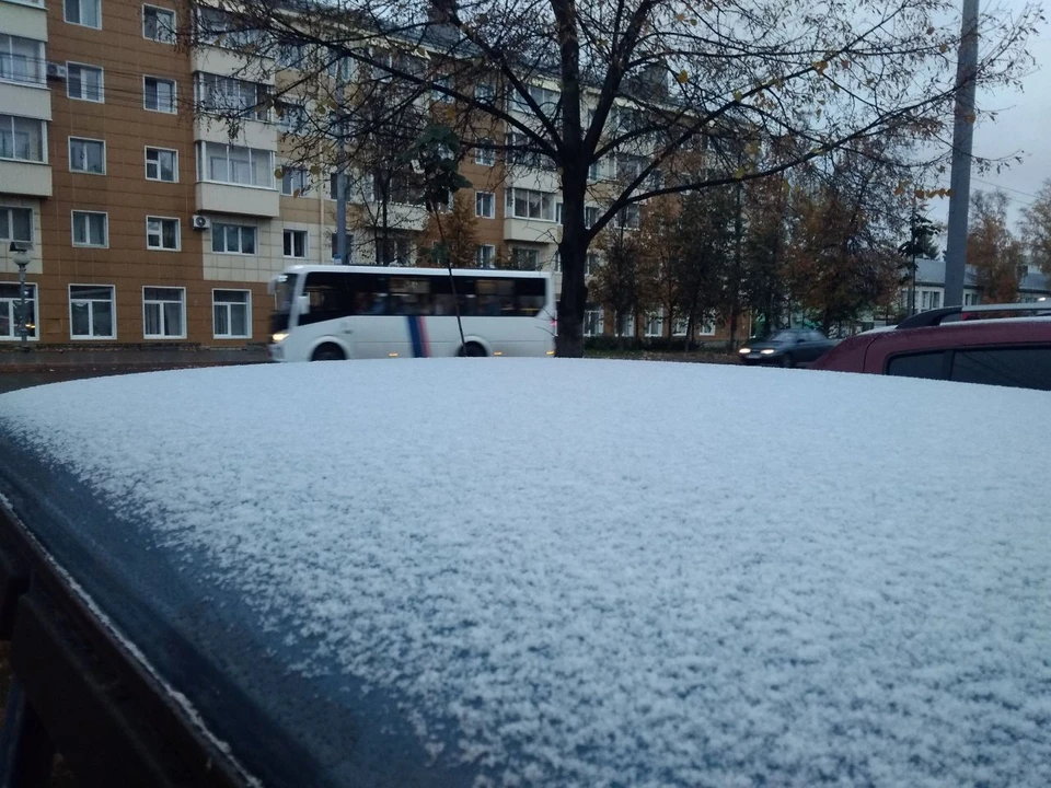 Когда первый снег в 2023. Снег в городе. Снег фото. Снег сугробы. Снег в России.