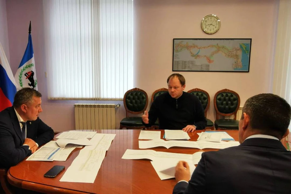 Игорь Кобзев поручил правительству Иркутской области взять на контроль вопросы трудовых гарантий для мобилизованных. Фото: Пресс-служба правительства Иркутской области.