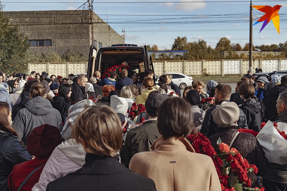 В Ижевске простились с жертвами стрельбы в школе № 88