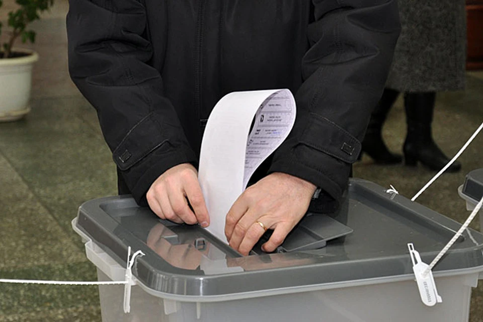 Более половины граждан страны хотят досрочных парламентских выборов.