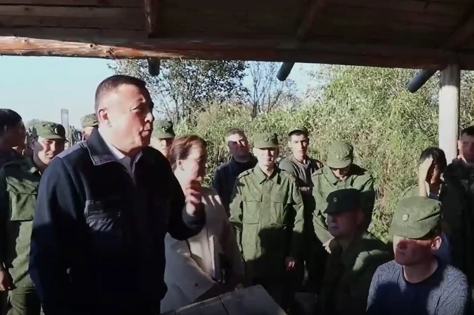 Губернатор Валерий Лимаренко обсудил с бойцами бытовые вопросы. Скан видео телеграмм-канала «Лимаренко Brief»