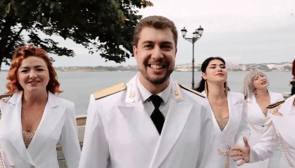Ансамбль "Гуляй душа" празднует вместе с запорожцами.