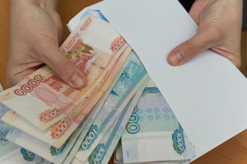 Женщина брала взятки от иностранцев