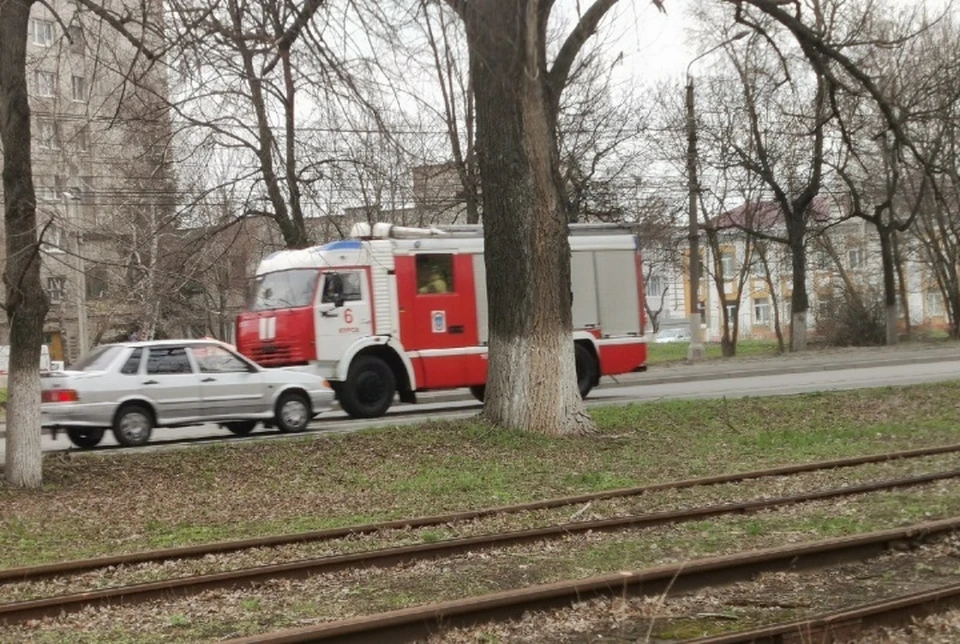 Причину пожара выясняют