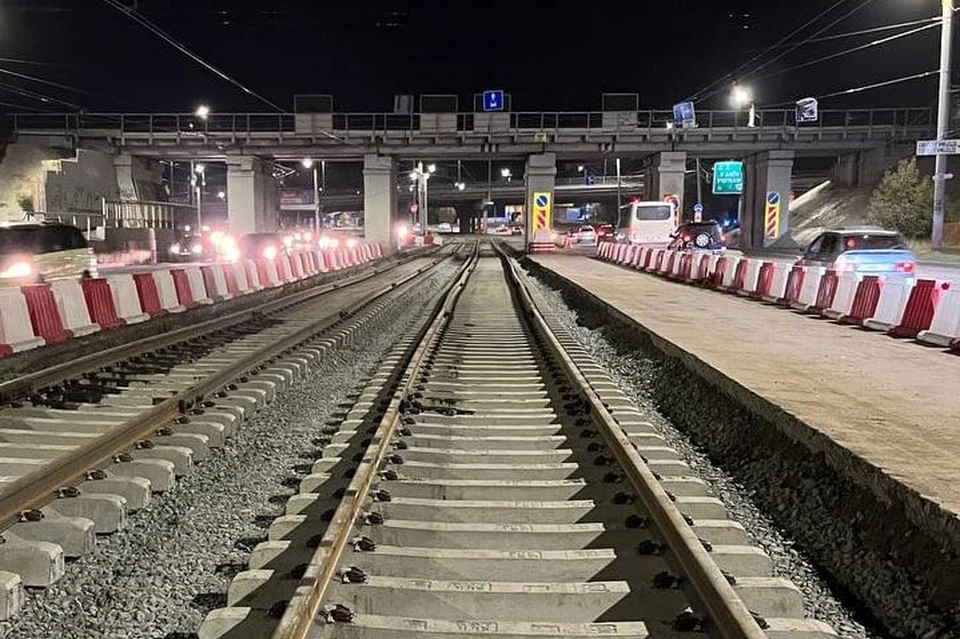 Из-за ремонта пришлось забрать по полосе у автомобилистов. Фото: cheltrans/t.me
