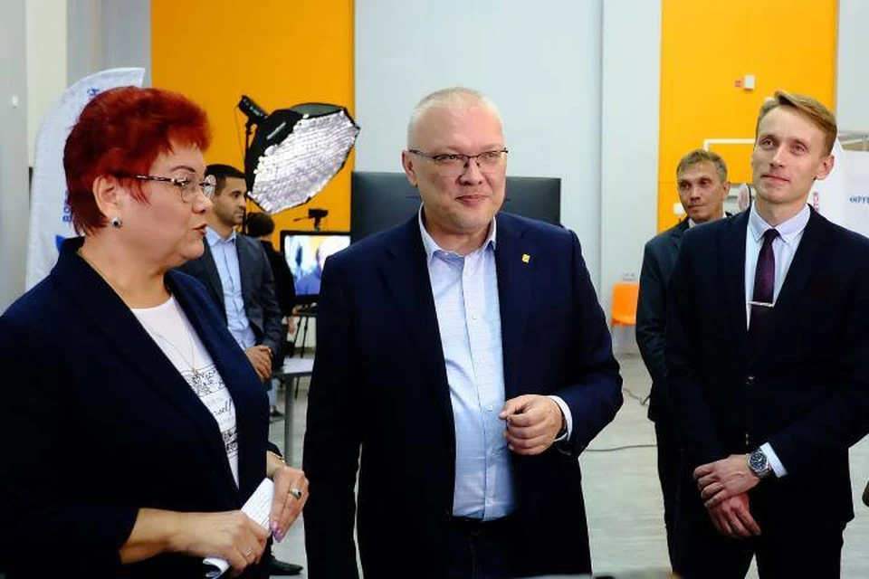 За период избирательной кампании-2022 не было зафиксировано более или менее существенных нарушений. Об этом Александру Соколову сообщили во время посещения Центра общественного наблюдения за ходом голосования. Фото: kirovreg.ru