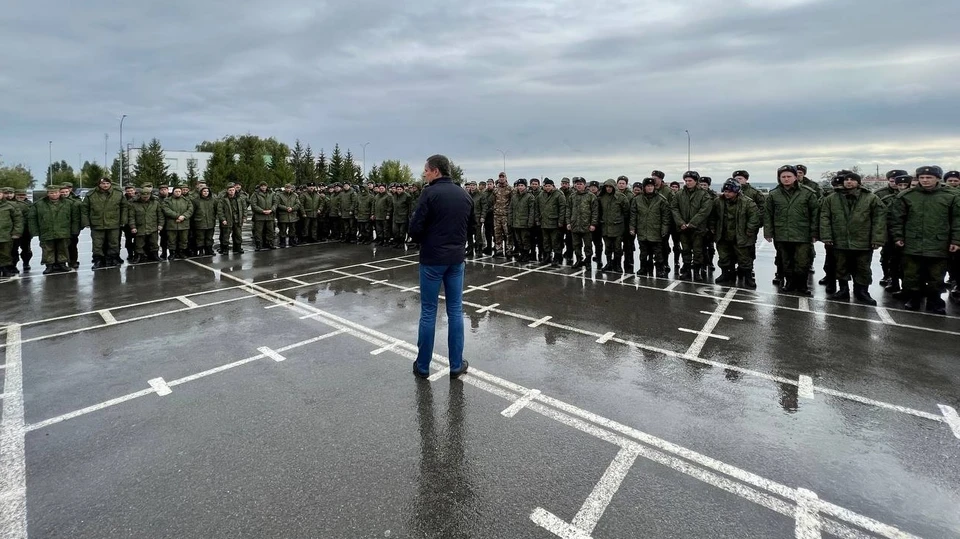 Вячеслав Гладков подчеркнул, что за счет региона будет обеспечено приобретение расширенного набора сезонного обмундирования для военнослужащих из Белгородской области. Фото из телеграм-канала Вячеслава Гладкова.
