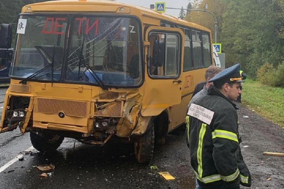 Школьный автобус попал в ДТП в Ленобласти. Фото: УПРДОР "Северо-Запад"