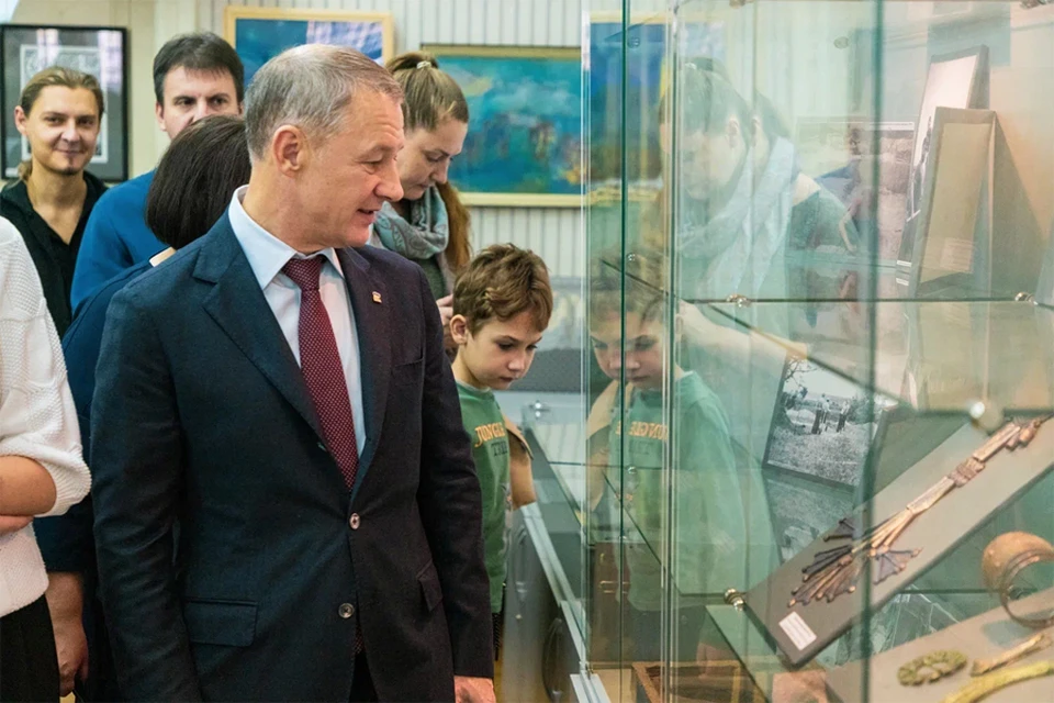 Председатель Рязанской областной Думы посетил открытие выставки «Лики забытых предков. Рязано-окская археологическая культура».