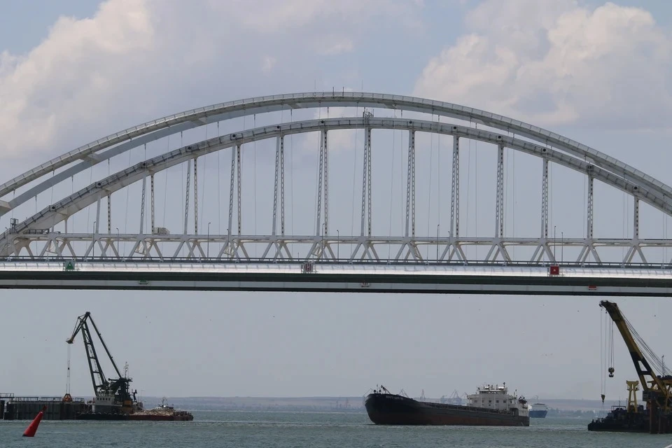 Железнодорожное движение по Крымскому мосту полностью восстановлено