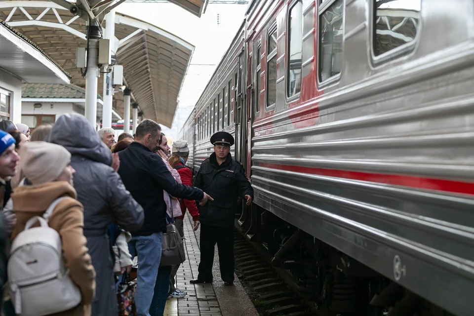 Свободных билетов на сегодняшний рейс, 10 октября, достаточно.