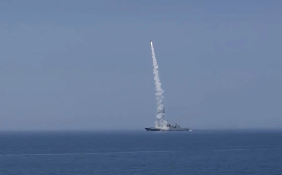 Запуск ракет морского базирования по украинским системам военного управления, связи и энергетики