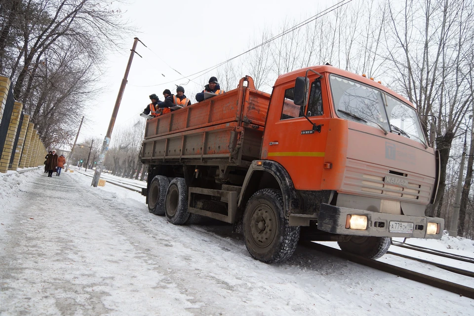 Новосибирск на зиму закупил 65 тысяч тонн противогололедных смесей.