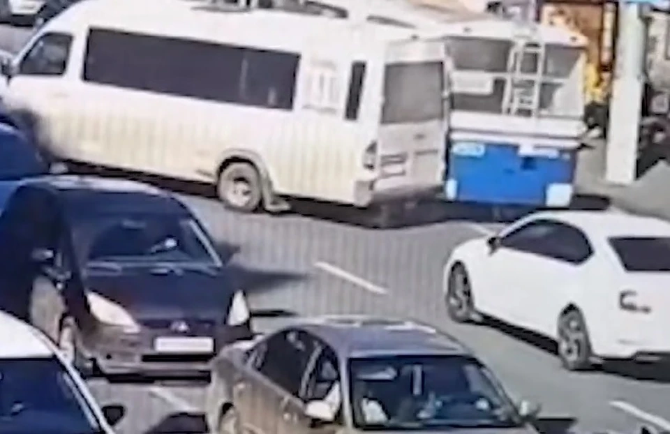 Пострадали два пассажира микроавтобуса