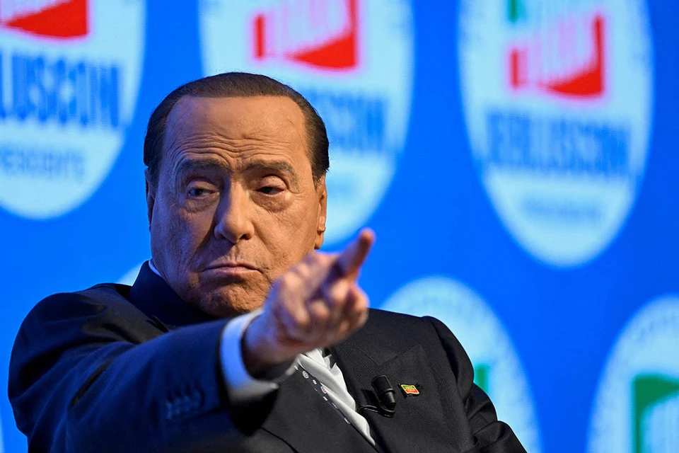 После своего избрания в сенат Италии и, де-факто, получения неприкосновенности, Сильвио Берлускони, судя по всему, решил основательно встряхнуть местный политический бомонд.