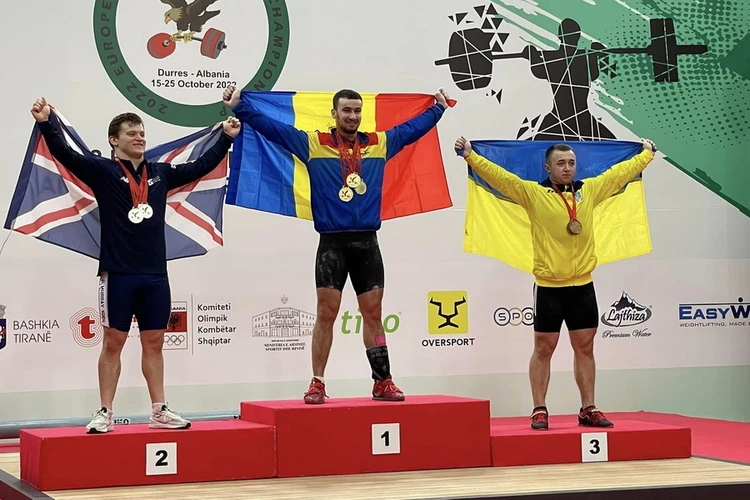 Молдавский тяжелоатлет завоевал три золотых медали на молодежном чемпионате Европы