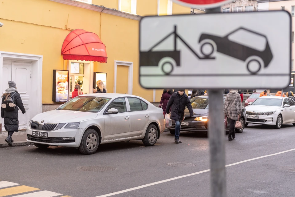 74 автомобилиста на неделю неправомерно припарковали машины на места для инвалидов.