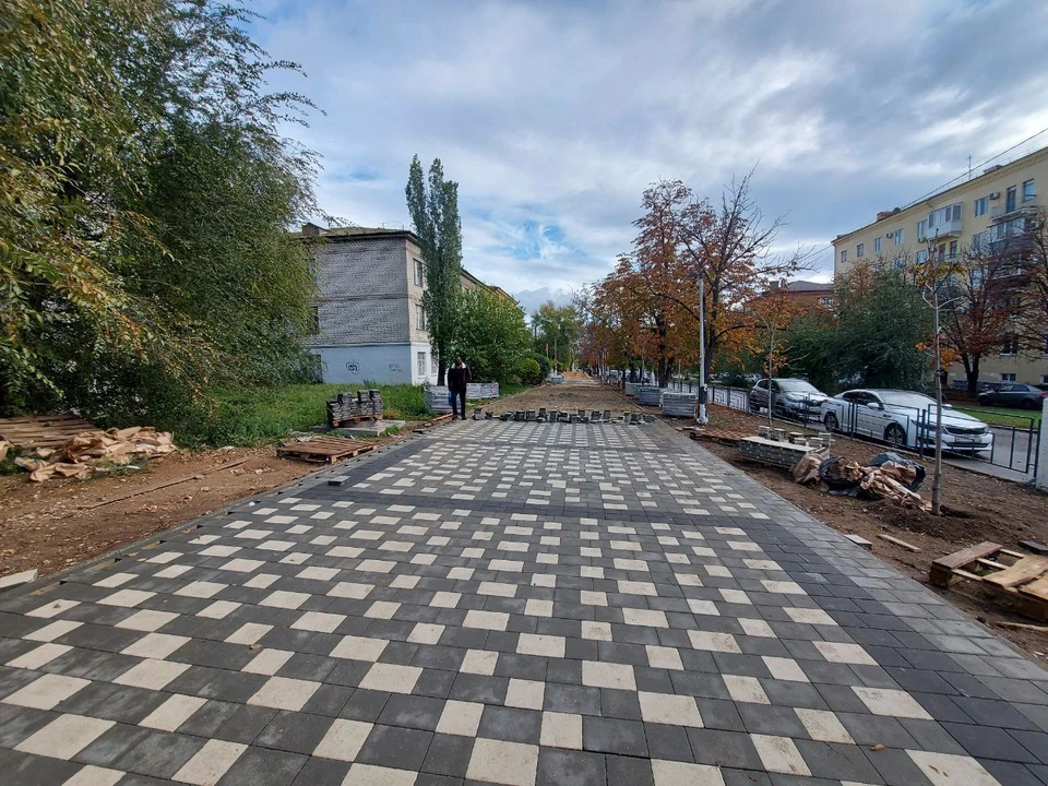 Благоустройство на Титова продолжается.