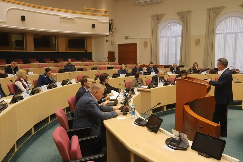Депутаты поддержали инициативу Дмитрия Азарова о создании трех новых наград / Фото: samgd.ru