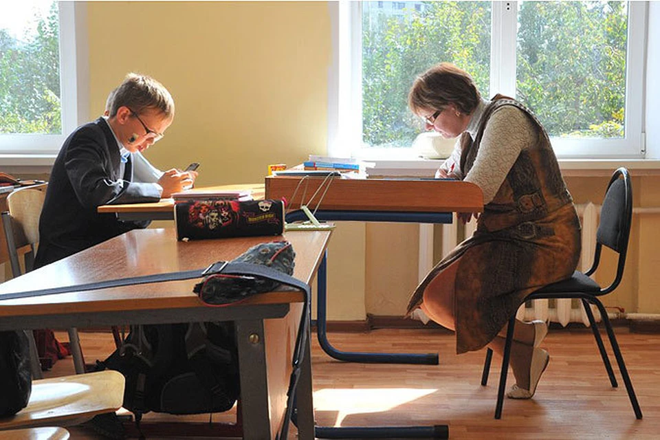 В классах и рекреациях поставят новые стеклопакеты.