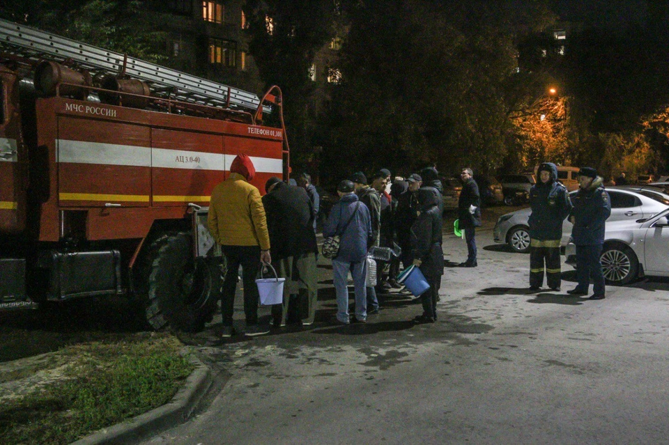 Техническую воду волгоградцам привозят пожарные машины
