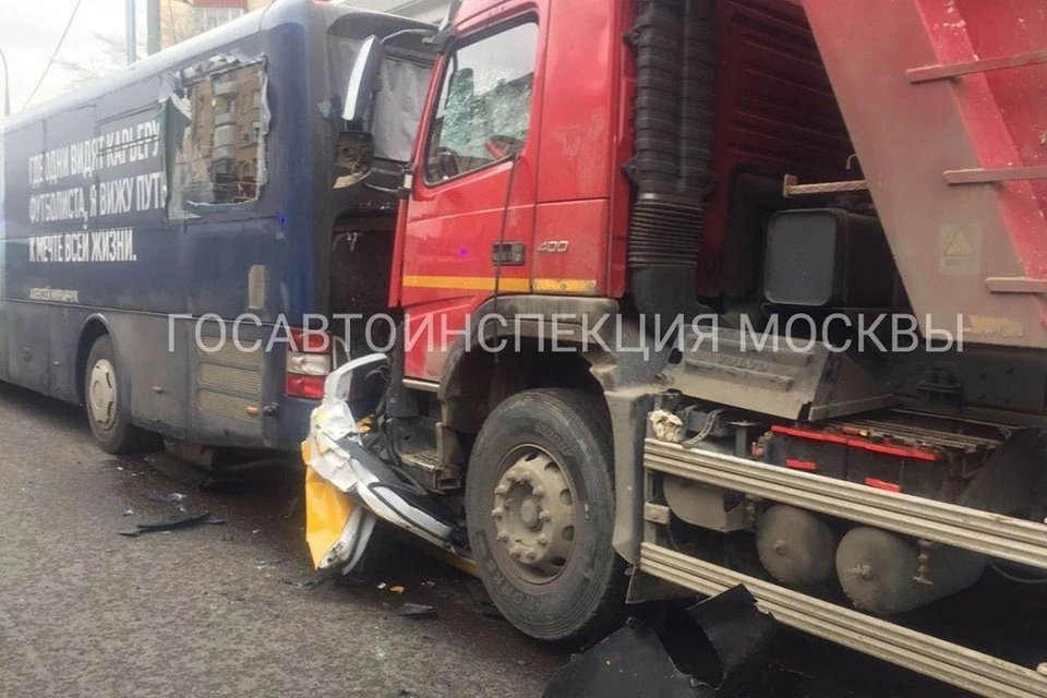 Водитель и пассажирка такси погибли на месте происшествия