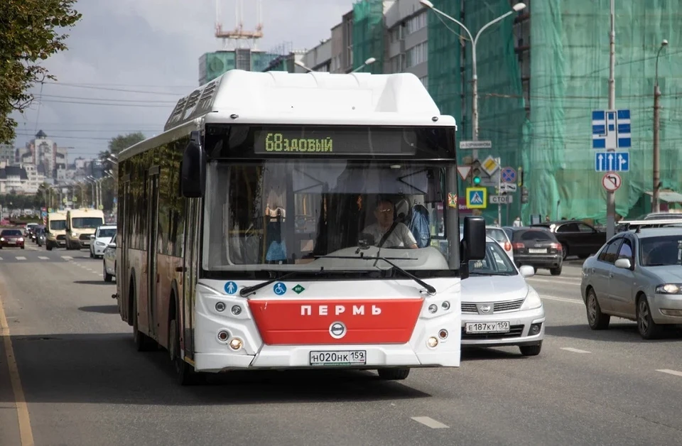 55 автобус пермь. Российские автобусы. Автобус КАМАЗ старый. Автобусы Перми 2018 года. Старый автобус Авангард.