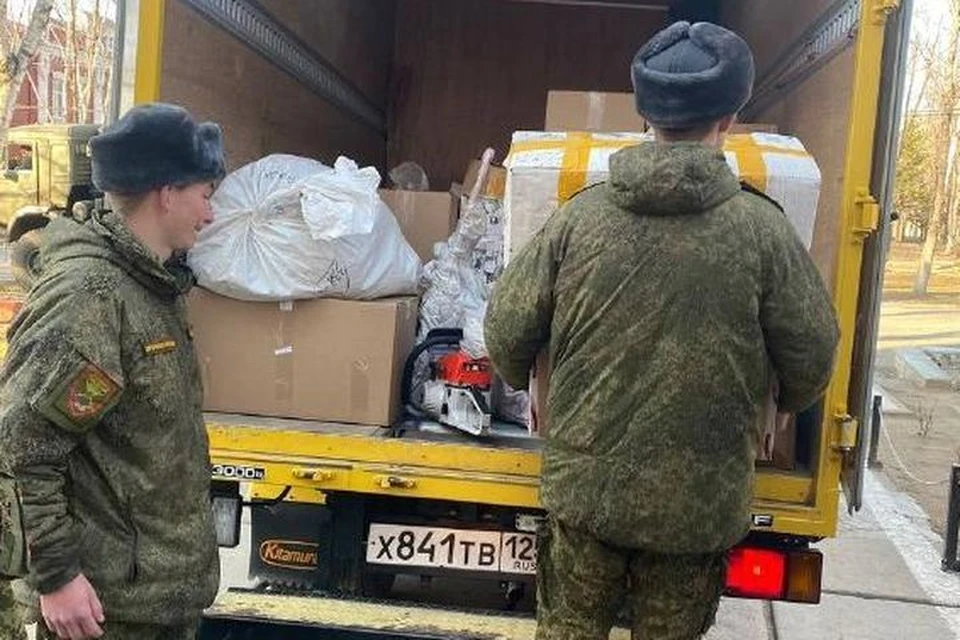 Военным собрали одежду и экипировку. Фото: женсовет 5-й Армии.