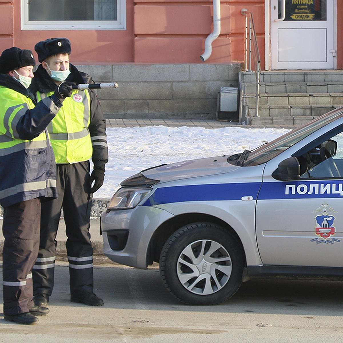 В ГИБДД Барнаула рассказали, когда начнут штрафовать за выезд на выделенные  полосы - KP.RU