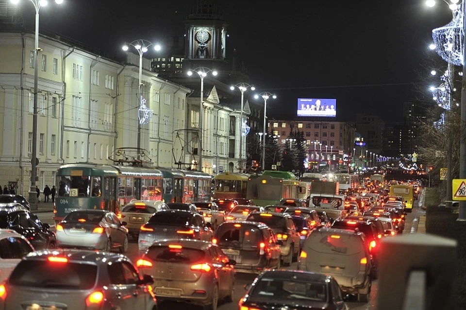 Пробки екатеринбург сейчас. Пробки в России. Затор фото. Киев ночью сегодня. Пробка XXL.