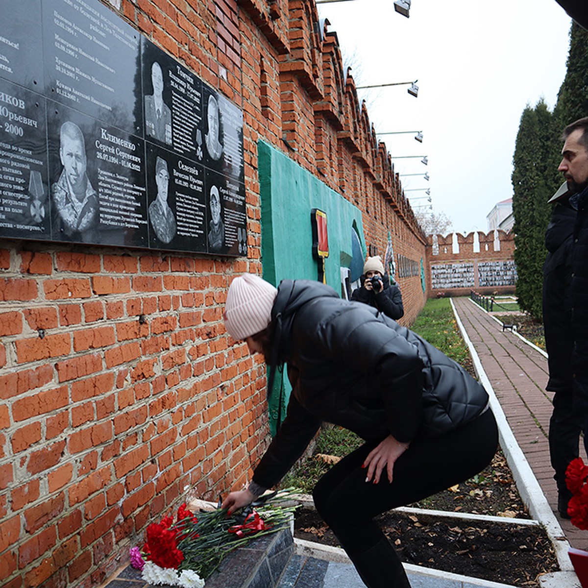 Мемориальные доски погибшим в СВО солдатам установили под Липецком - KP.RU