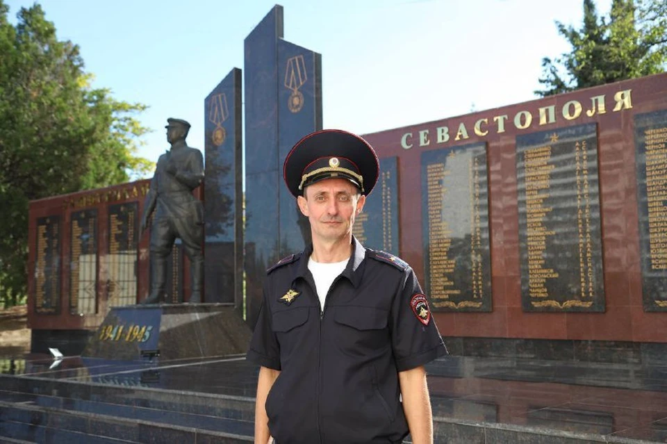 Олег Гоменко - старший участковый уполномоченный полиции ОМВД России по Балаклавскому району Севастополя. Фото: Михаил Развожаев/Tg