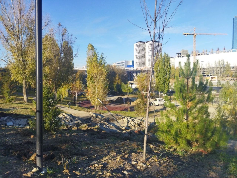 В Волгограде вывозят загрязненную после коммунального ЧП почву из поймы Царицы