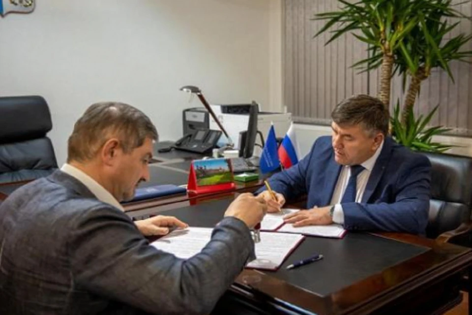 Таганрогские власти подписали соглашение о сотрудничестве с "Большой Арктической Регатой". Фото: администрация Таганрога.