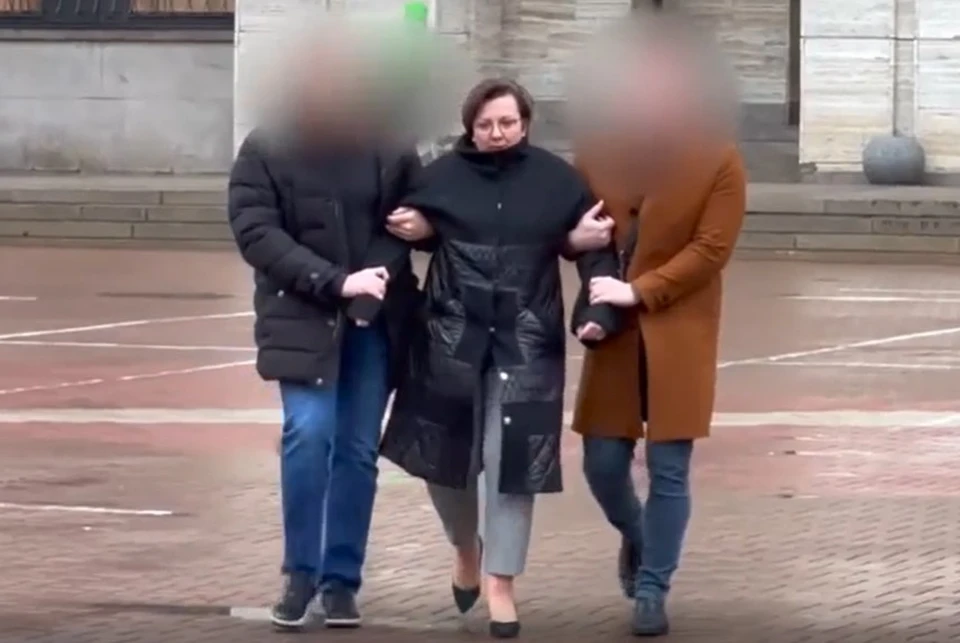 Сотрудники ФСБ задержали гражданку Польши при получении взятки.