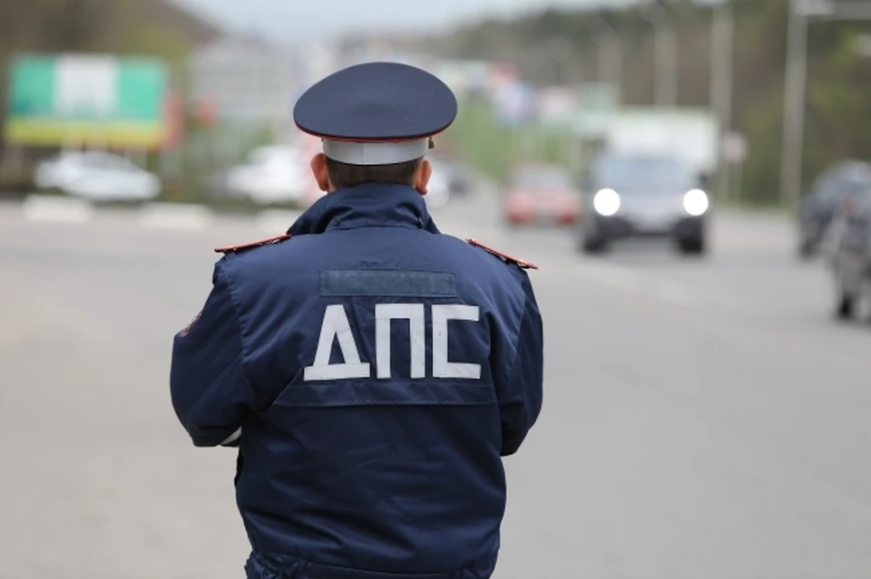 Полицейские призывают соблюдать ПДД.