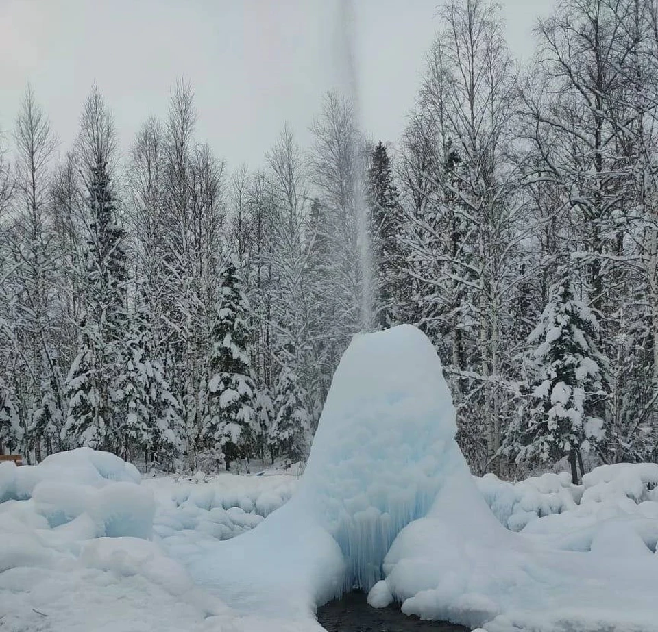 Первые морозы будущему ледяному великану сыграли на руку. Фото: телеграм-канал Chel.Travel