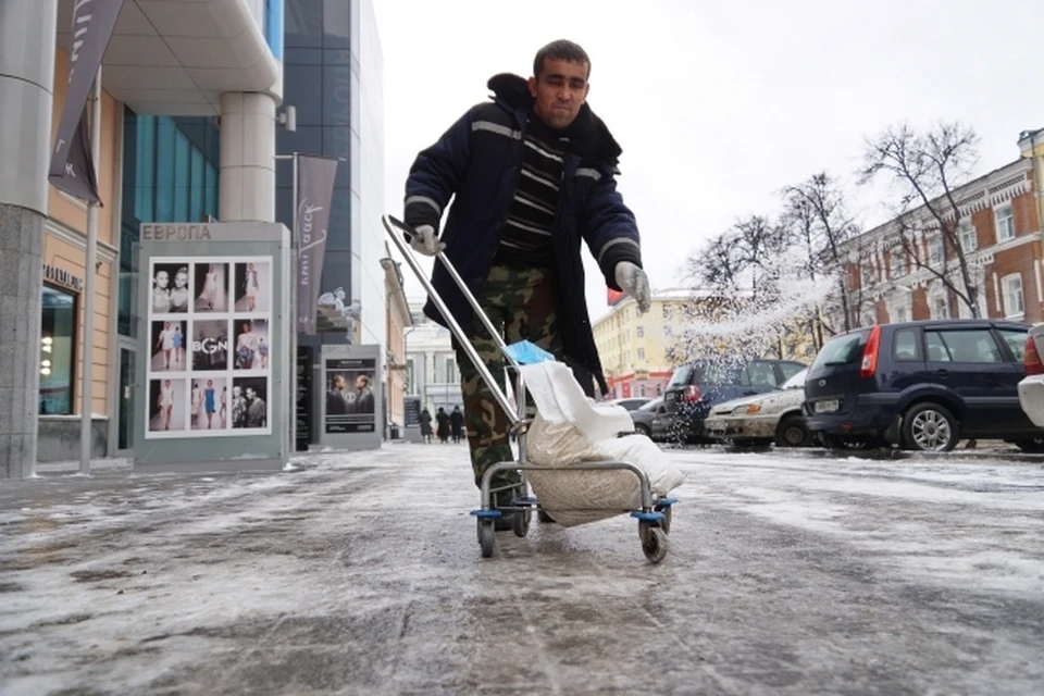 Ледяной дождь за секунды покрывает все поверхности скользкой пленкой