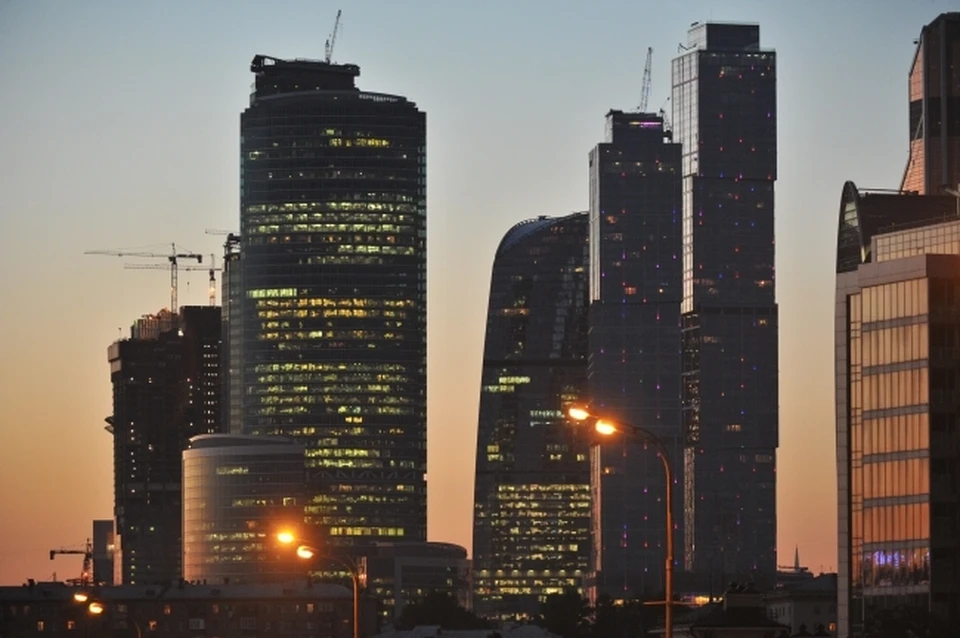 Из-за пожара в одной из башен в Москва-Сити эвакуируют людей