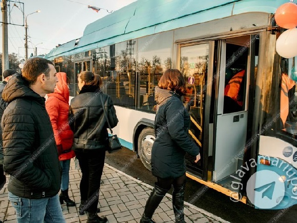 В Мариуполе запустили троллейбусы на автономном ходу - KP.RU